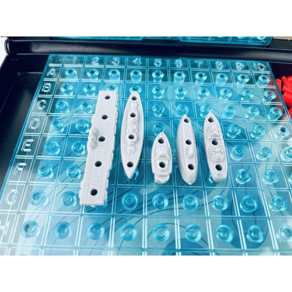 Vintage 1978 BATTLESHIP Game replacement parts pieces‎ - Boats - Red/white Pegs - Picture 4 of 4